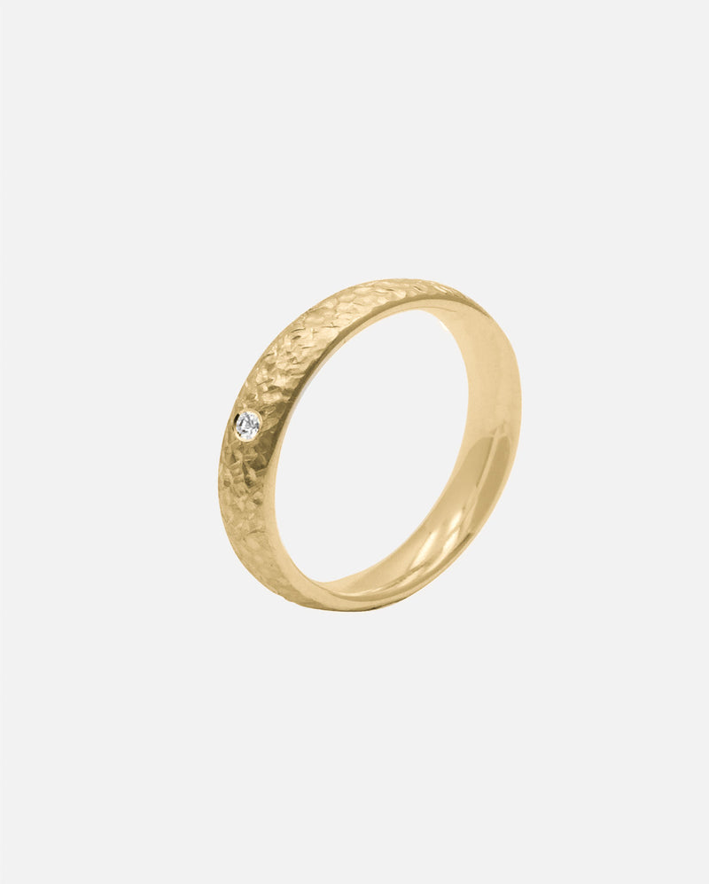 Liliflo - Ring und Ehering - Frau Dune gehämmert 4,5 mm aus recyceltem 18 Karat Gelbgold mit 3 Diamanten