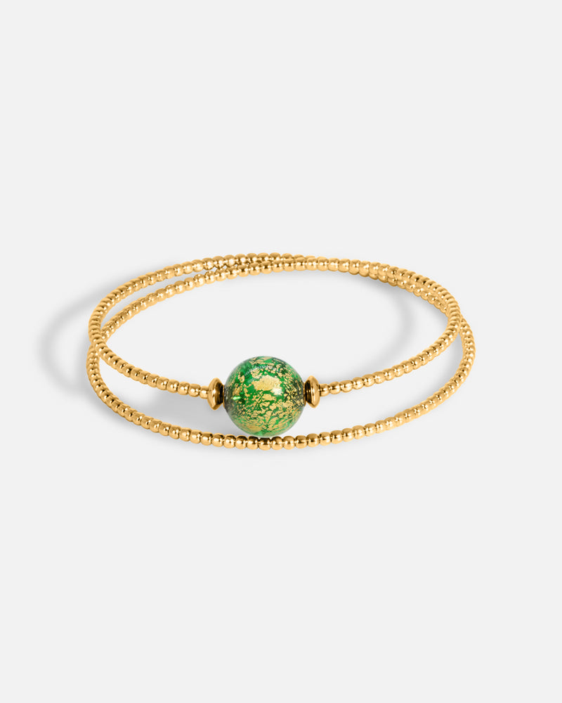 Liliflo_bijoux modulables swiss made_bracelet Milonga en double tour_couleur or jaune avec un Murano Boréale de couleur vert avec feuille d’or