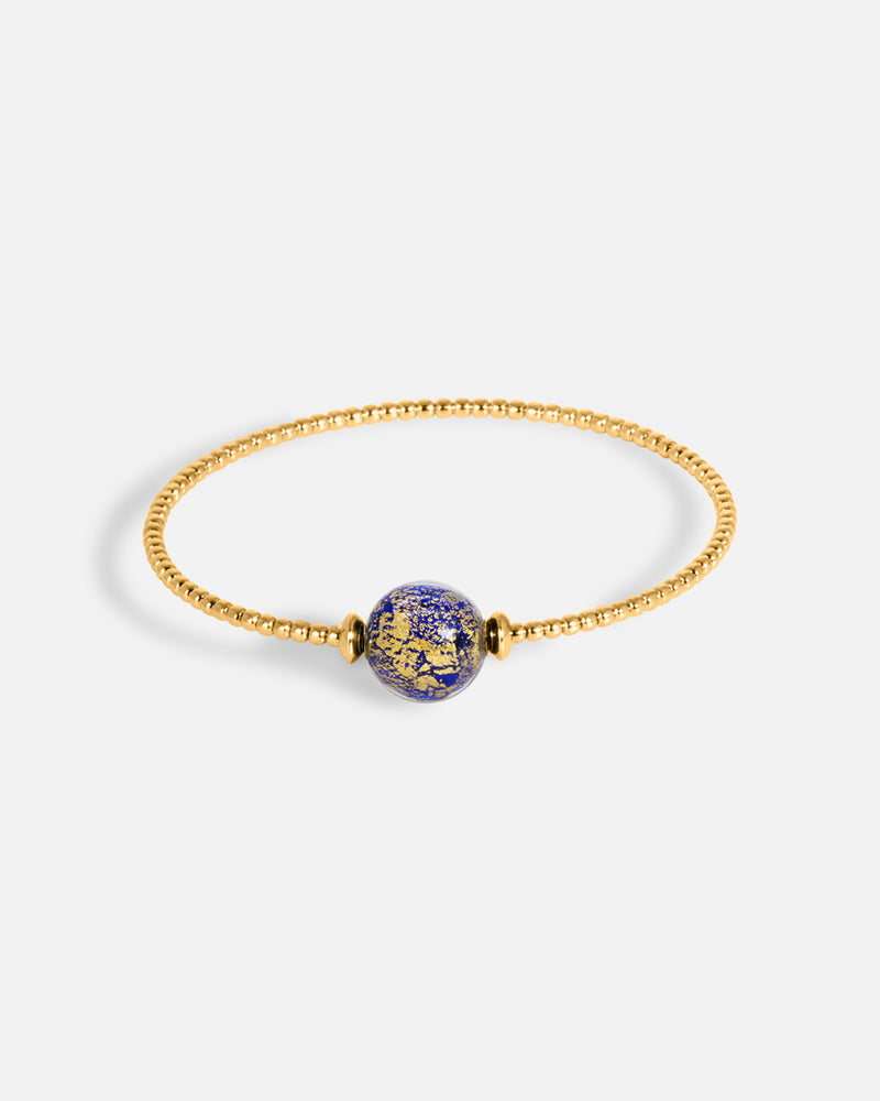 Liliflo_bijoux modulables swiss made_bracelet Milonga en simple tour_couleur or jaune avec un Murano Aube  de couleur bleu nuit avec feuille d’or