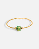 Liliflo_bijoux modulables swiss made_bracelet Milonga en simple tour_couleur or jaune avec un Murano Boréale de couleur vert avec feuille d’or