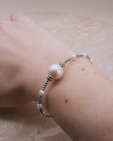 Liliflo - Bijoux modulable Swiss made - Vidéo Bracelet femme couleur acier en perle Cumingii - fermoir interchangeable Perle d'eau douce