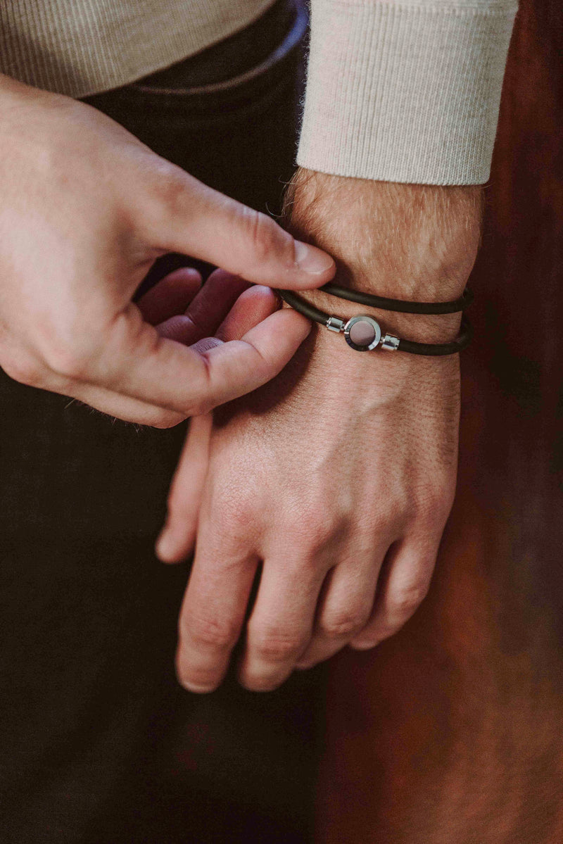 Fyve - marque de bijoux suisse - bracelet interchangeable pour homme - Bracelet Blackloop Double de couleur noir avec le lien Chip