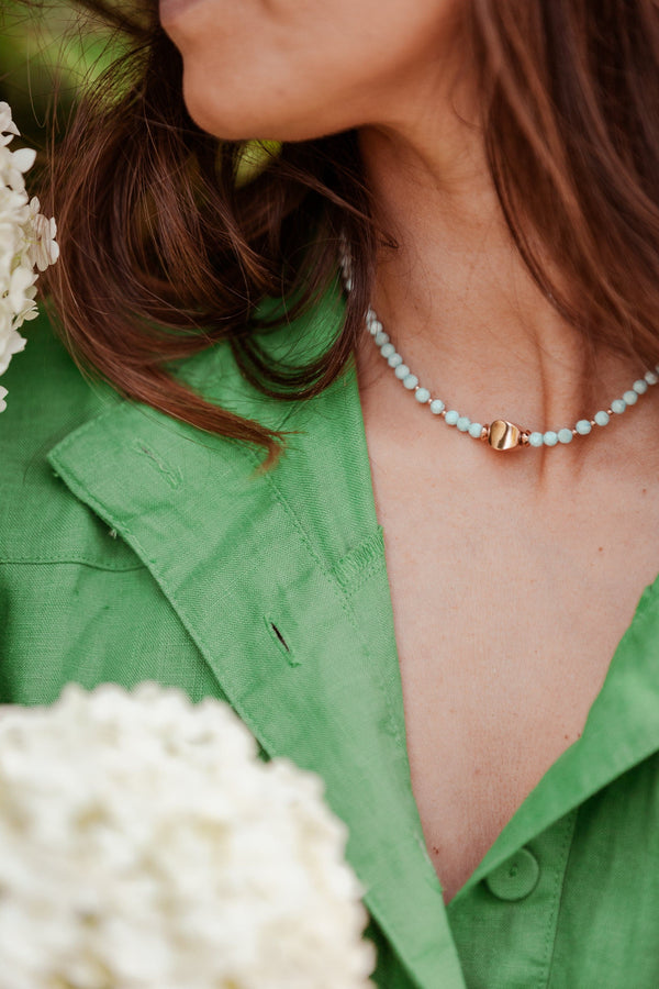 Liliflo, marque de bijoux interchangeable Suisse : collier limbo en couleur or rose - pierre semi-précieuse larimar avec un lien illusion en acier or rose