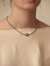 Liliflo, Swiss Jewelry Brand : Austauschbares Element_silberfarbener Globus an einer Halskette Tango Double            